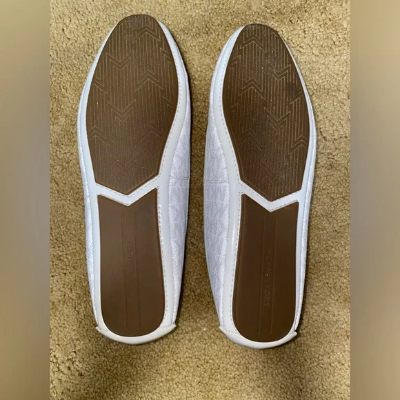 MICHAEL MICHAEL KORS WITHE FLATS. - Picture 8 of 16